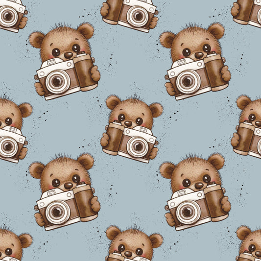 Nahtloses Muster mit süßen Bären, Kamera und Coffee-to-go Becher in warmen Brauntönen