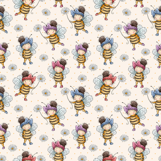 Detailansicht der Stoffmeterware „Bienenmädchen“ mit gleichmäßig angeordneten Bienenmädchen-Motiven, zarten Blüten und feinen Punkten auf hellem Hintergrund. Das Design wirkt verspielt, ruhig und kindgerecht und eignet sich ideal für Kinderkleidung und Accessoires. Design von Katzengold-Designs.