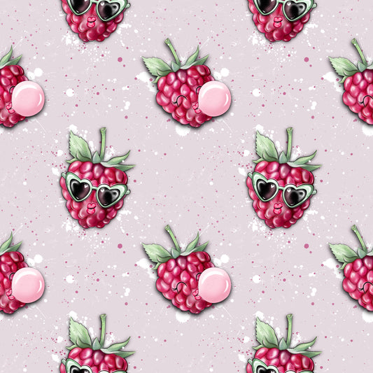 Stoffkachel „Freche Himbeere“: nahtloses Muster mit wiederholten Himbeeren (Herzbrille, Blätter, Kaugummi) auf zartrosanem, fein gesprenkelten Hintergrund; gleichmäßig rapportiert.