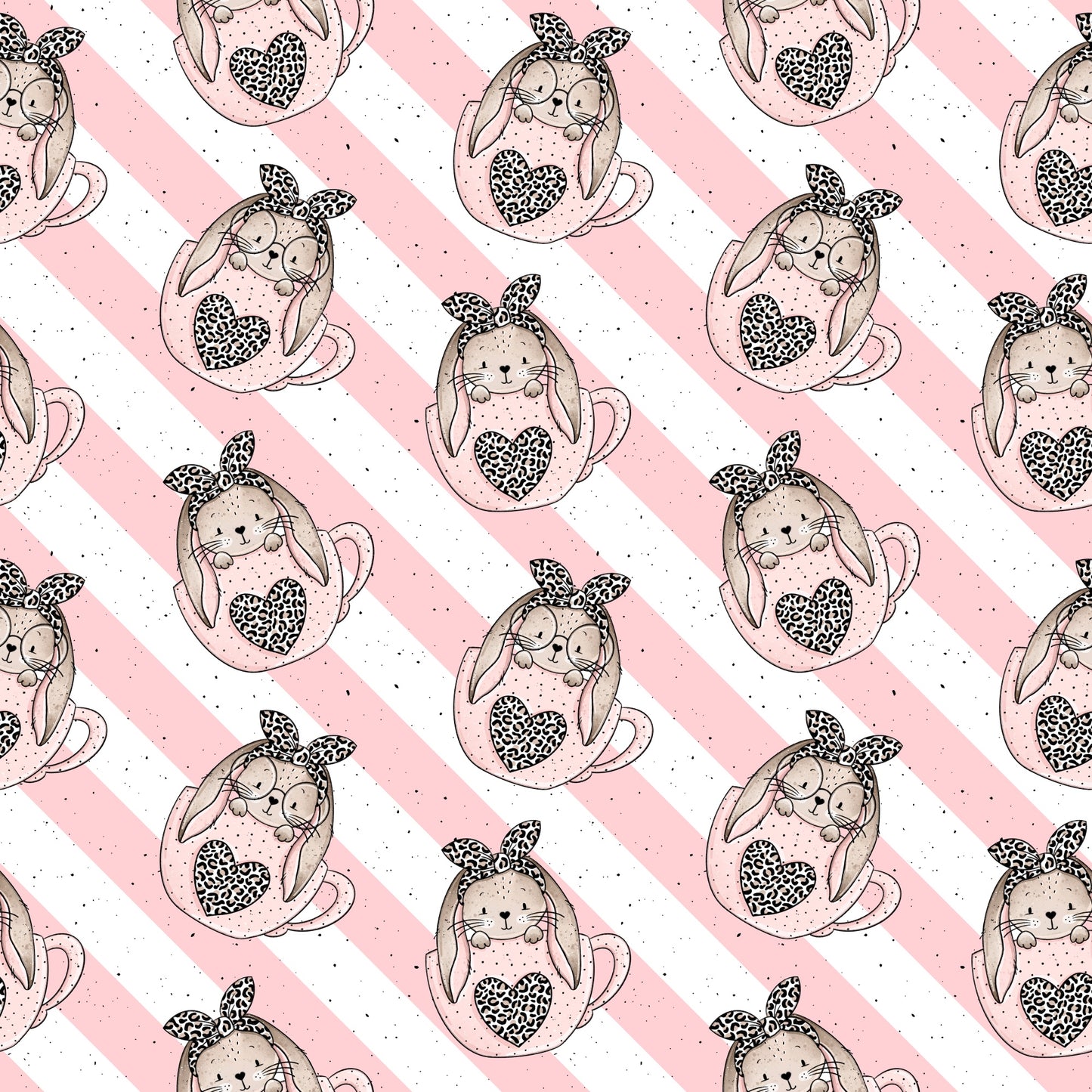 Nahtloses Muster „Schlappohrlein“ mit niedlichen Schlappohr-Häschen, Herz-Tassen, Leo-Akzenten, Blüten und feinen Punkten in Rosé- und Beigetönen.