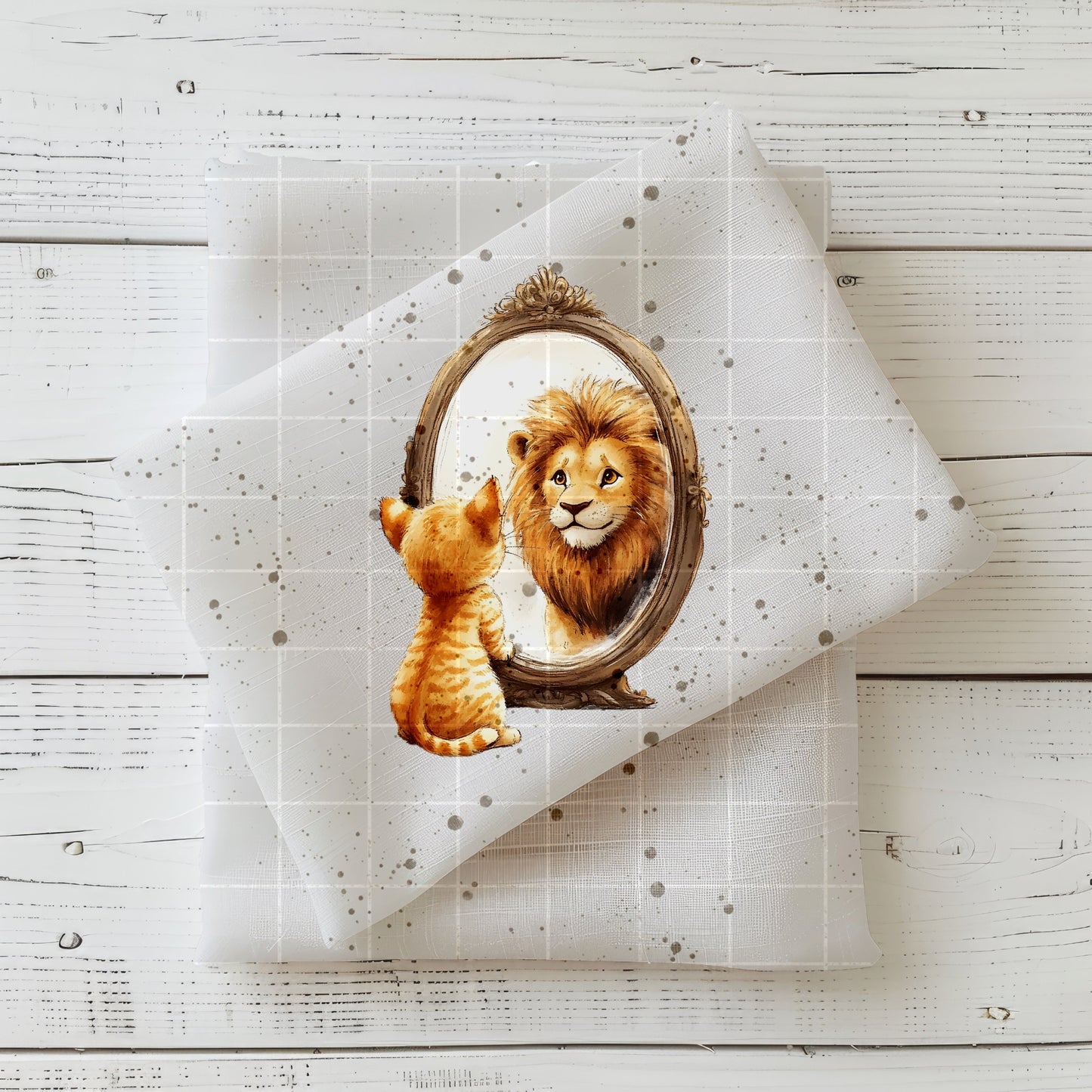 Gefaltetes Cat Lion Panel – Katze-und-Löwe Motiv links, dezenter Raster- und Sprenkelhintergrund in Creme-Beige