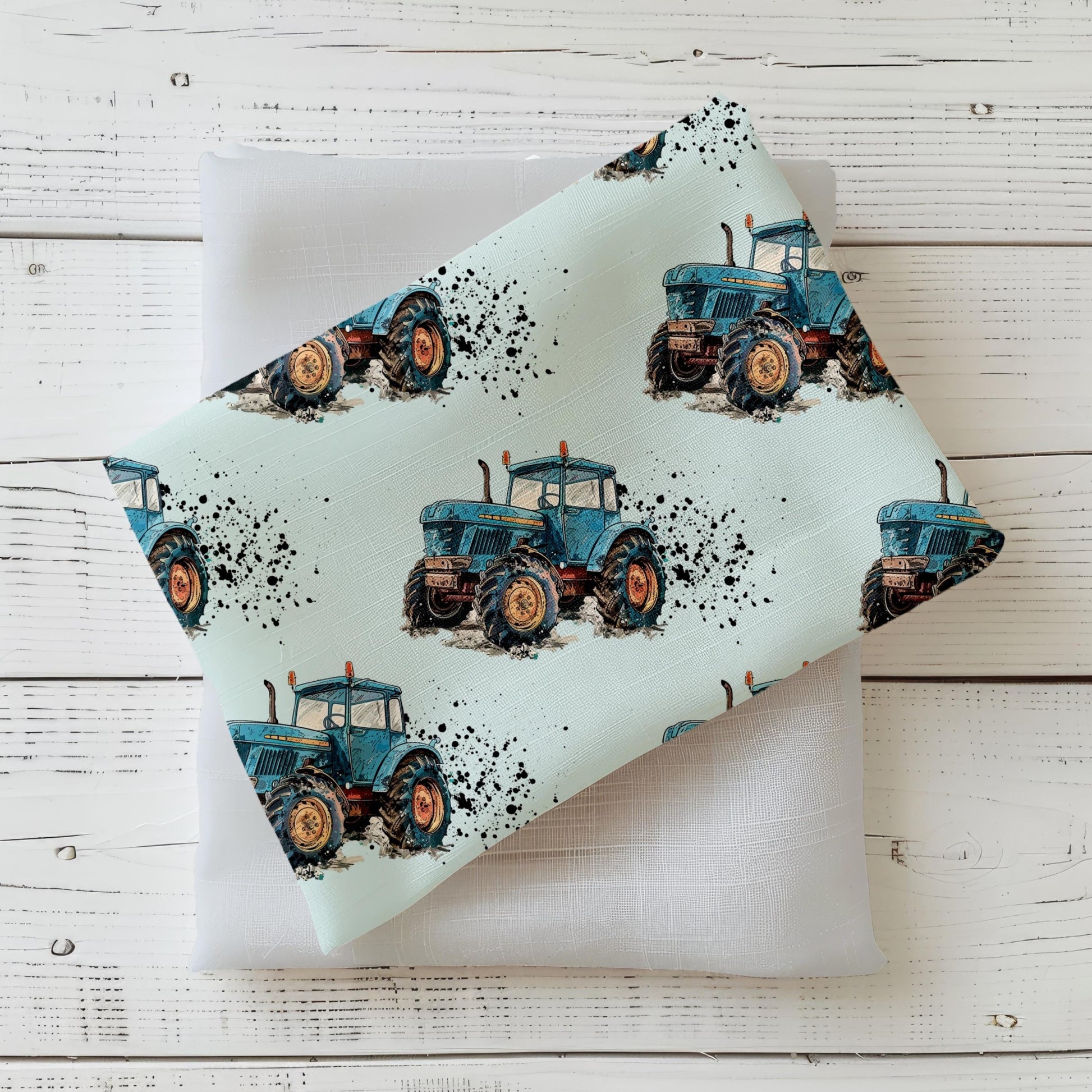 Kinderstoff "Traktorliebe" mit detailreichen, nostalgischen Traktor-Motiven auf hellem Hintergrund – perfekt für Baby- und Kinderkleidung aus Jersey oder French Terry. 