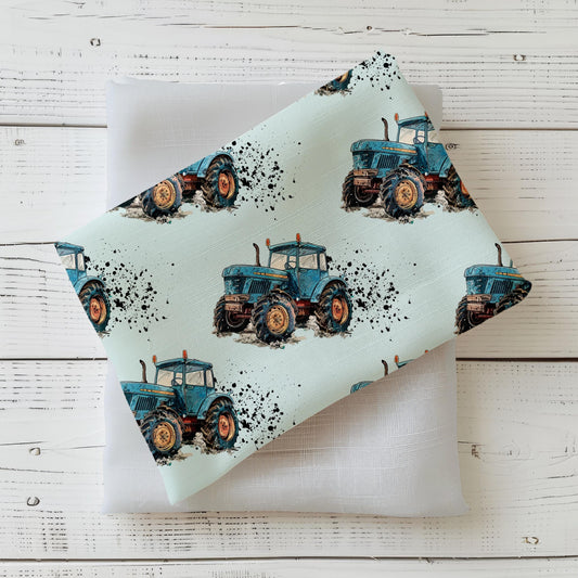 Kinderstoff "Traktorliebe" mit detailreichen, nostalgischen Traktor-Motiven auf hellem Hintergrund – perfekt für Baby- und Kinderkleidung aus Jersey oder French Terry. 