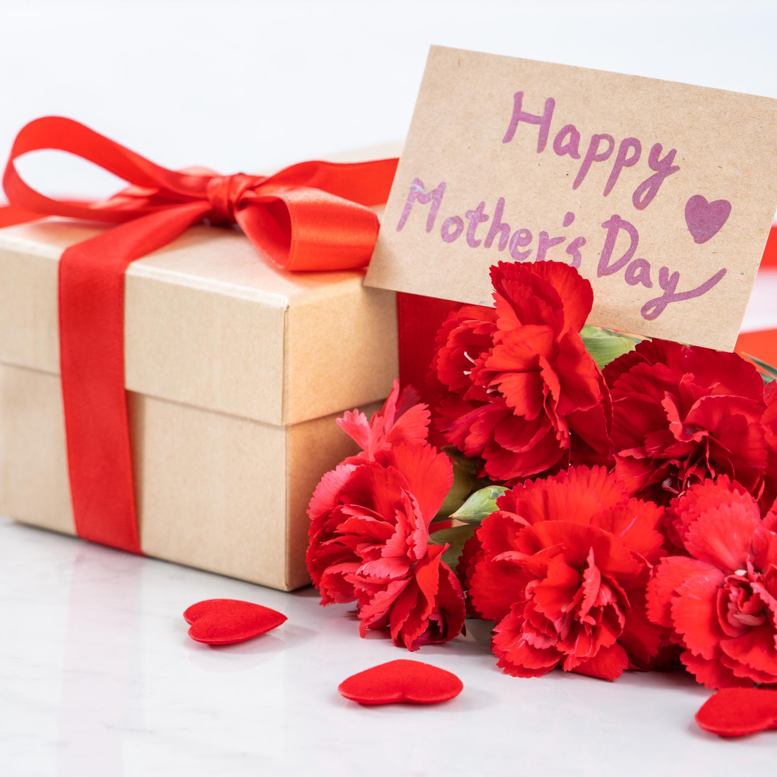 Verwöhn mich Box zum Muttertag – limitierte handgemachte Geschenkbox mit hochwertigen handgefertigten Produkten.