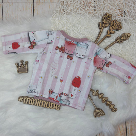 Rückansicht Wickeljacke Baby Größe 56 mit verspieltem Muster aus French Terry